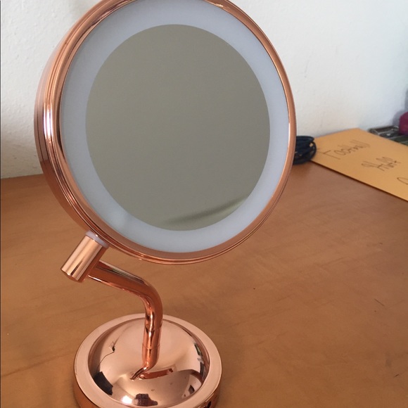 Makeup Light Up Mirror!💋💄 - Picture 4 of 5